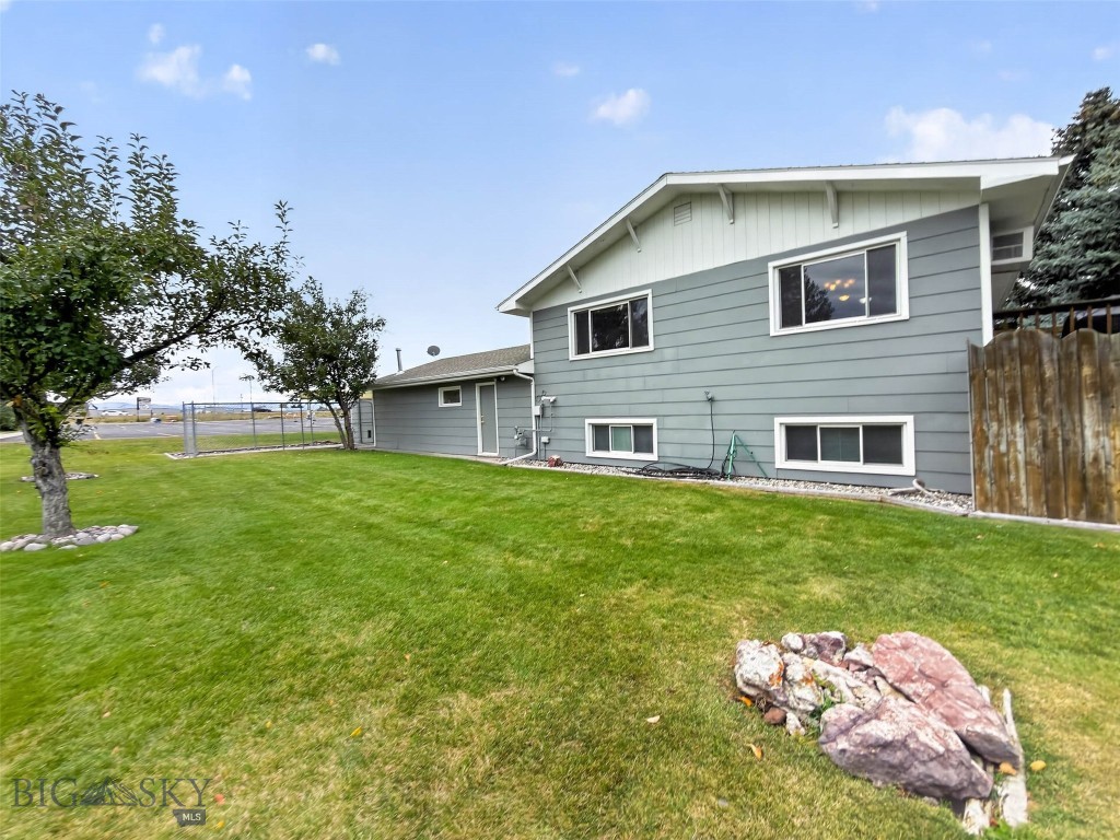 906 Nevada Property Photo 33