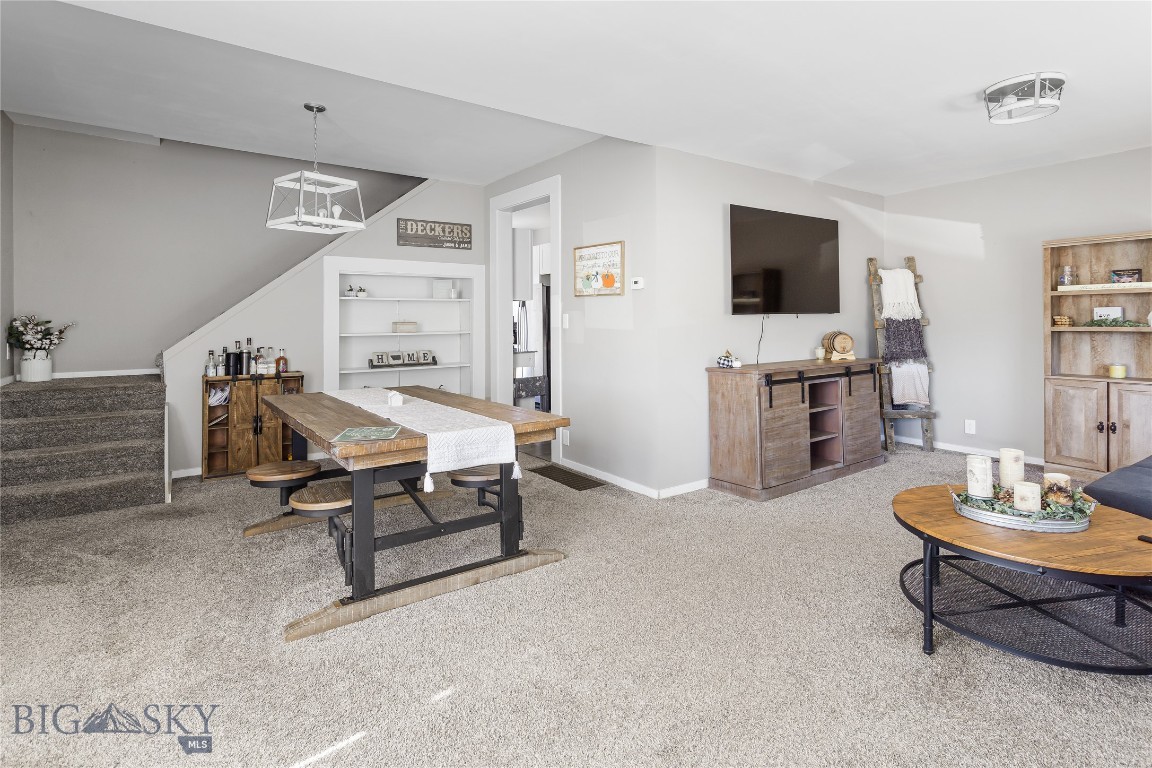 671 S Washington Property Photo 8
