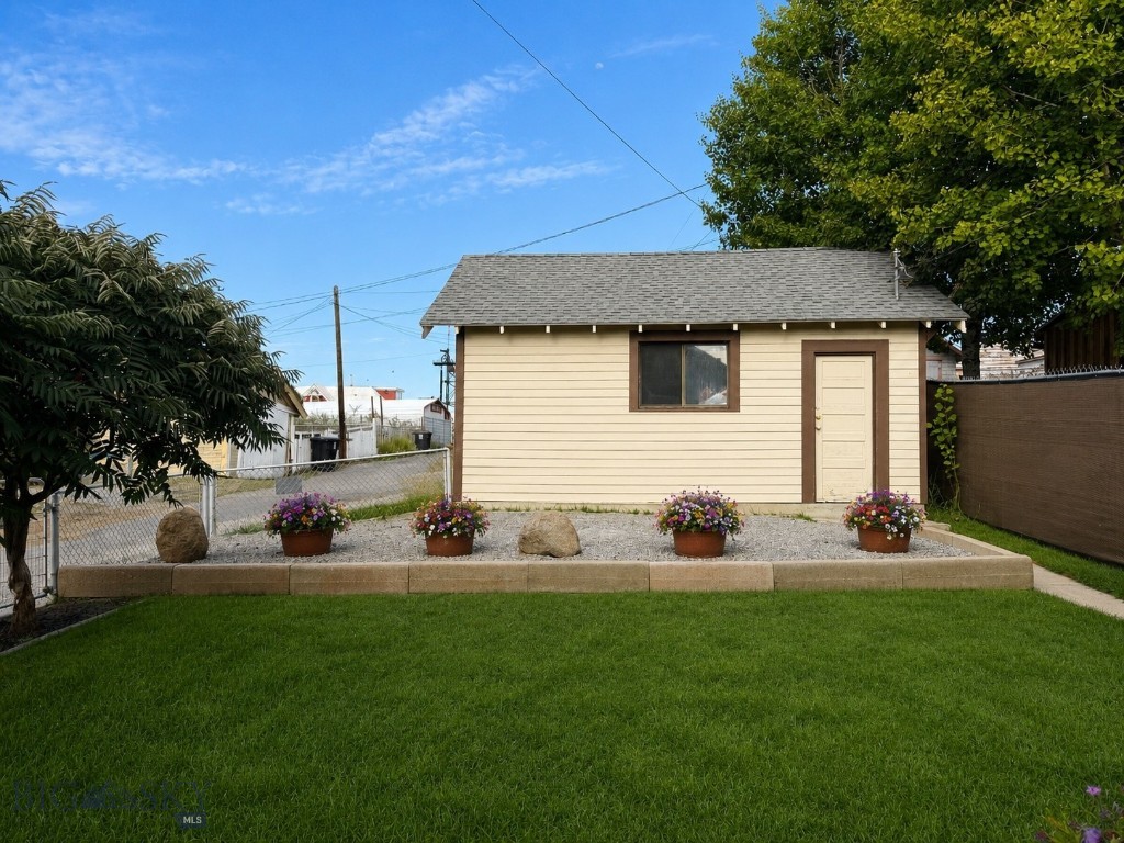 671 S Washington Property Photo 33