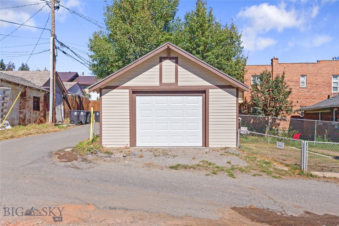 671 S Washington Property Photo 39