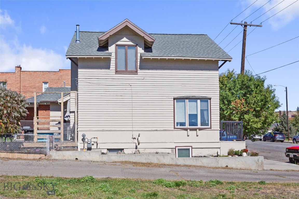 671 S Washington Property Photo 42