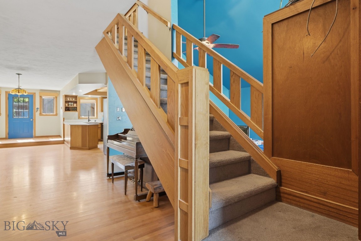 207 S Broadway Street Property Photo 5