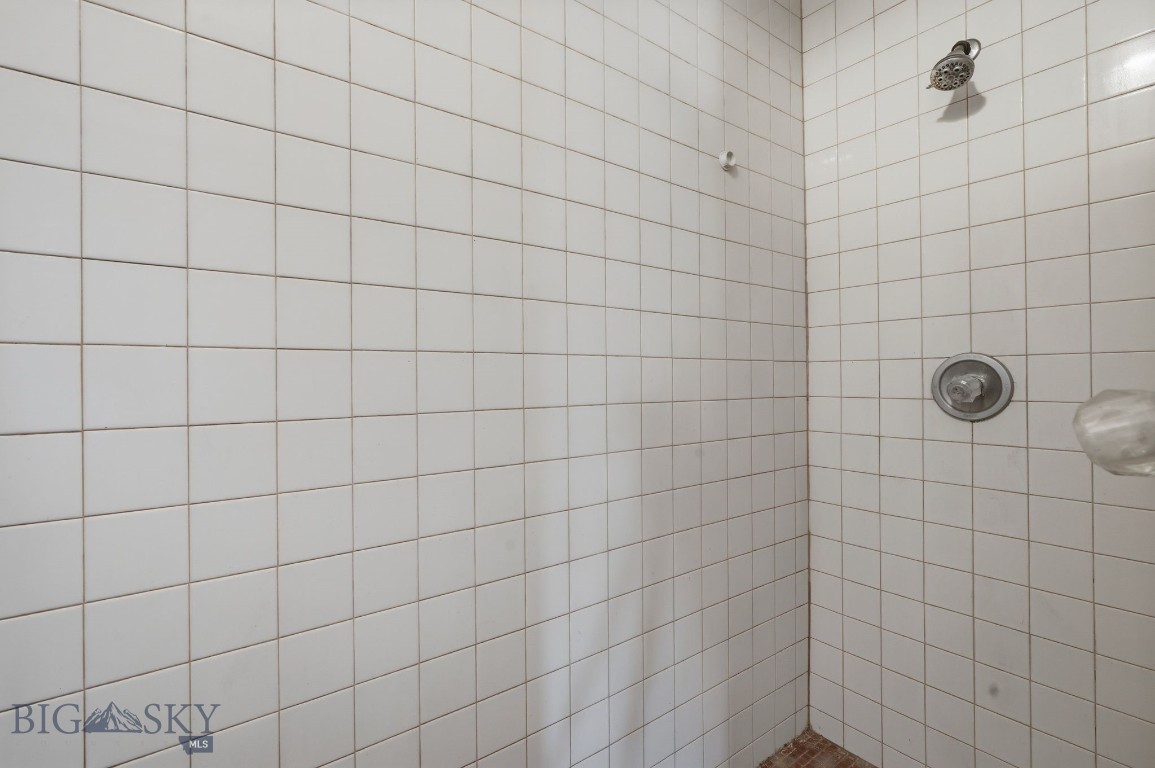 207 S Broadway Street Property Photo 35