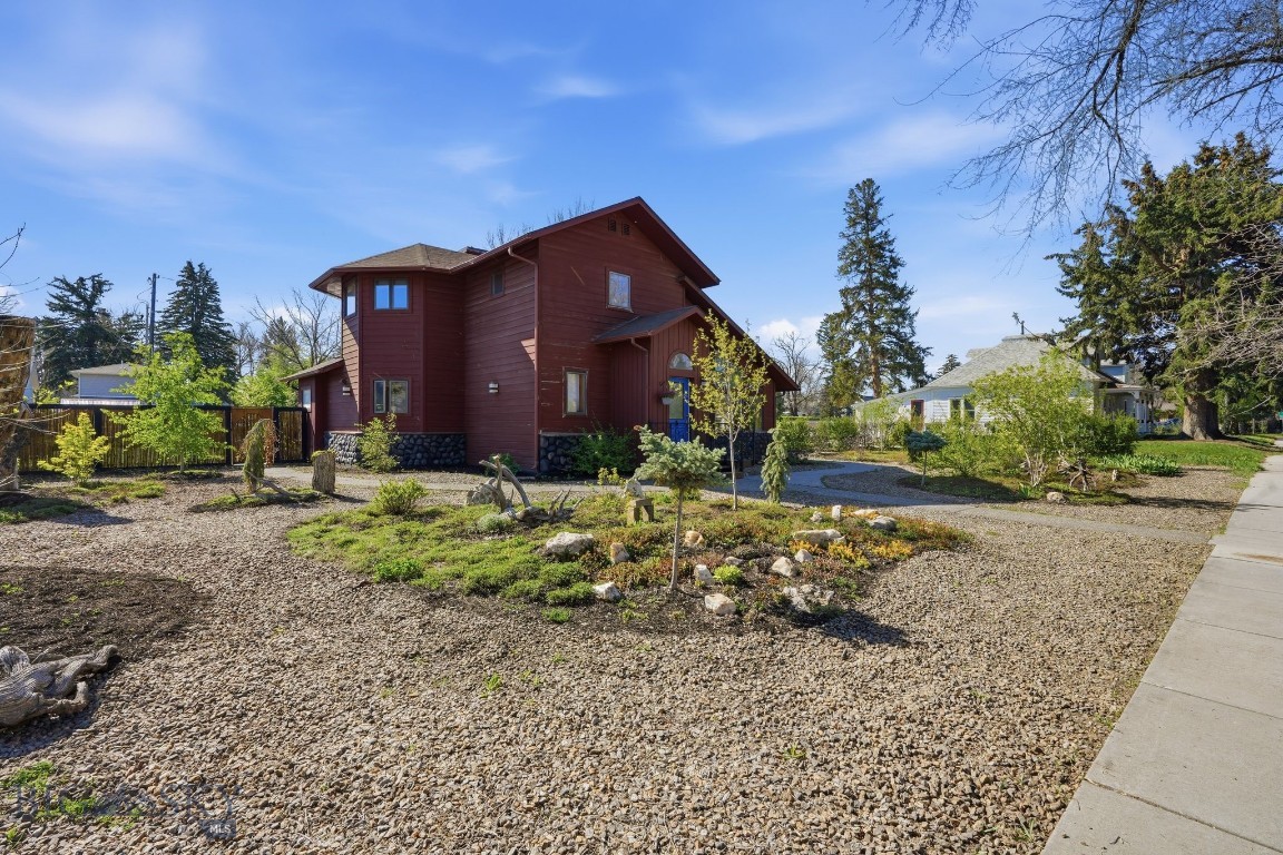 207 S Broadway Street Property Photo 41