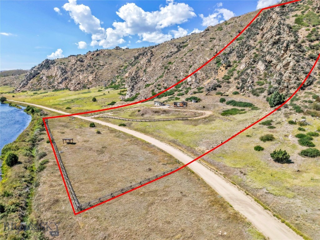 279 N Beartrap Canyon Road Property Photo 4