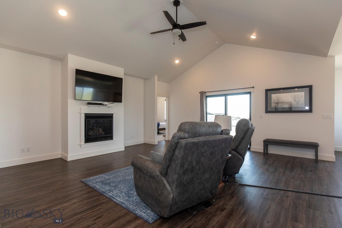 152 Wheatland Meadows Drive Property Photo 8