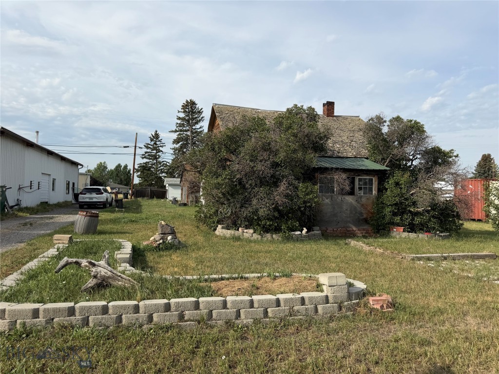 506 E Main Property Photo 2