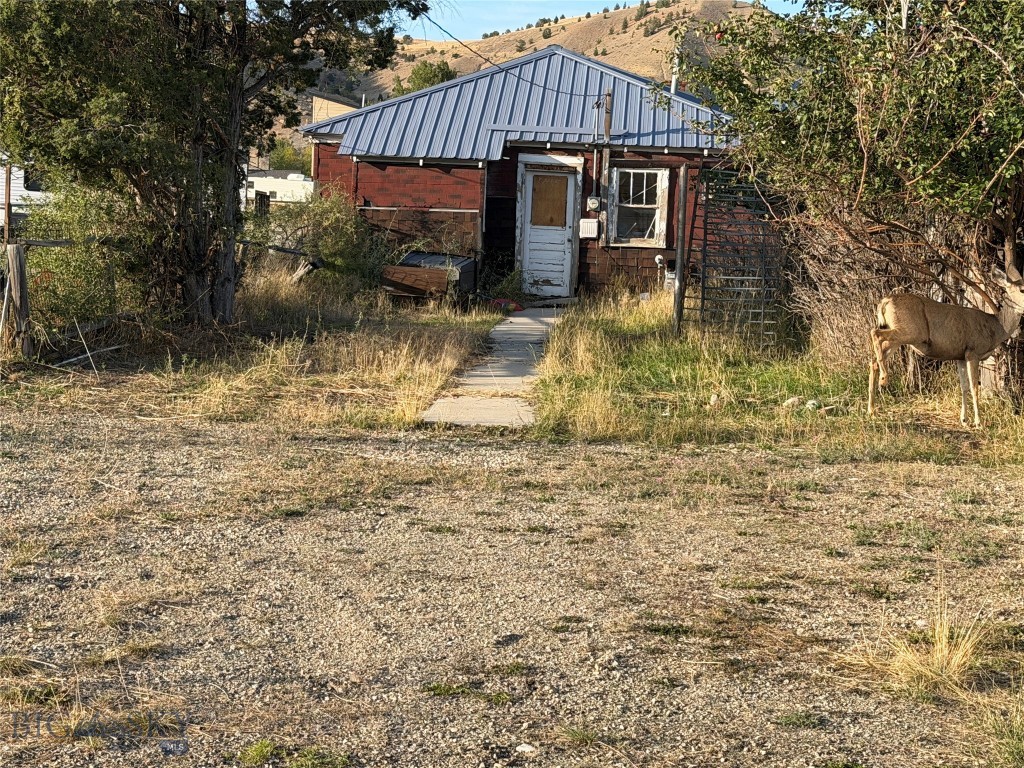 411 E Front Street Property Photo 4