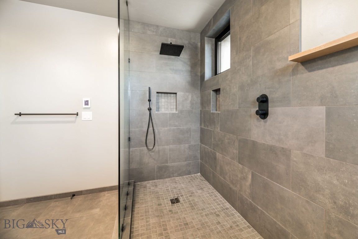 596 Kermodi Street Property Photo 17