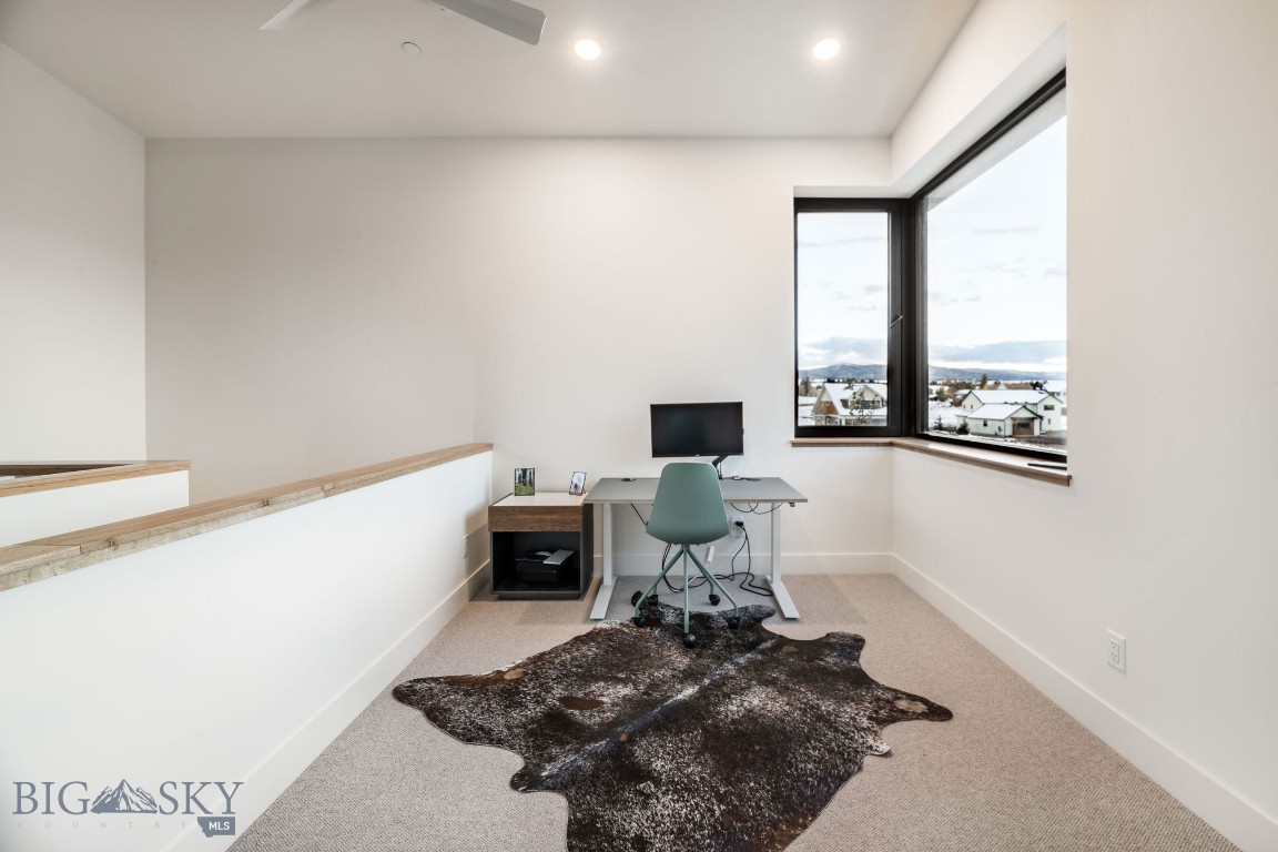 596 Kermodi Street Property Photo 21