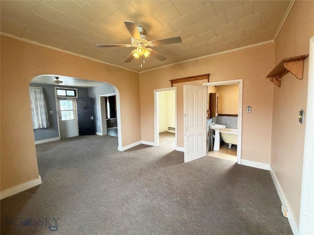 935/939 S Main Property Photo 5