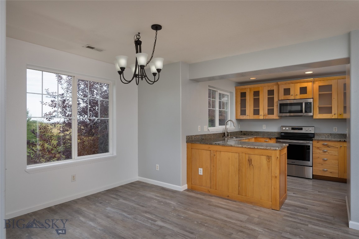 877 Forestglen Drive 5h Property Photo 4
