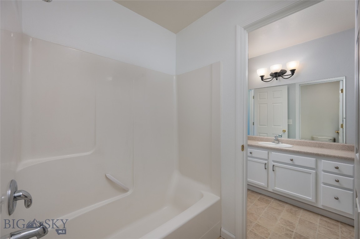 877 Forestglen Drive 5h Property Photo 18