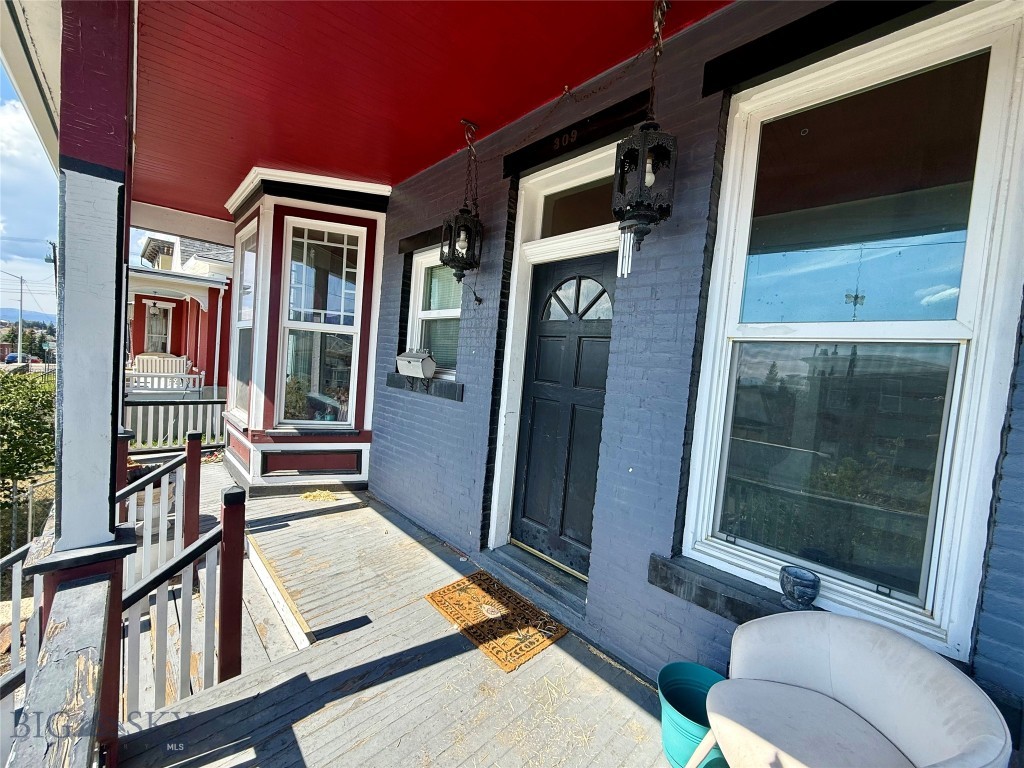 309 W Granite Street Property Photo 2