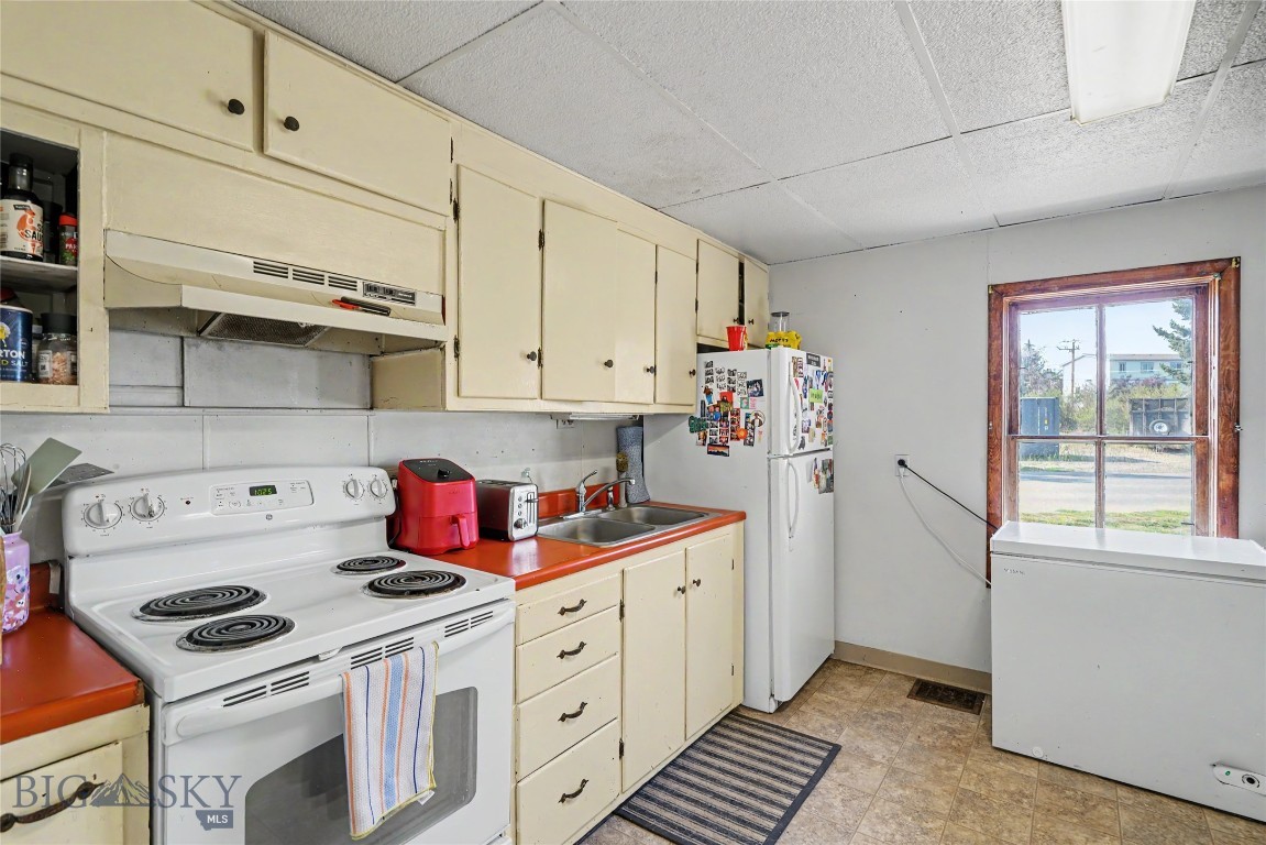 314 S Broadway Property Photo 12