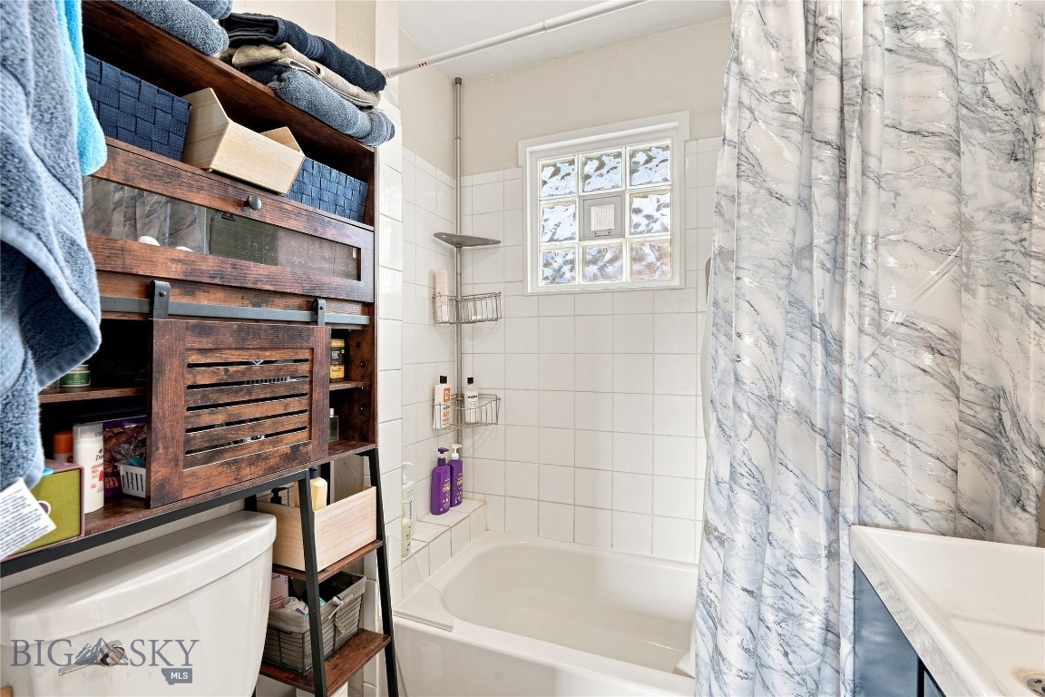 506 1st W Property Photo 10