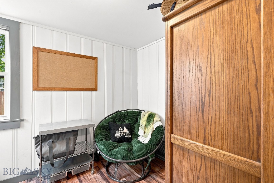 506 1st W Property Photo 13