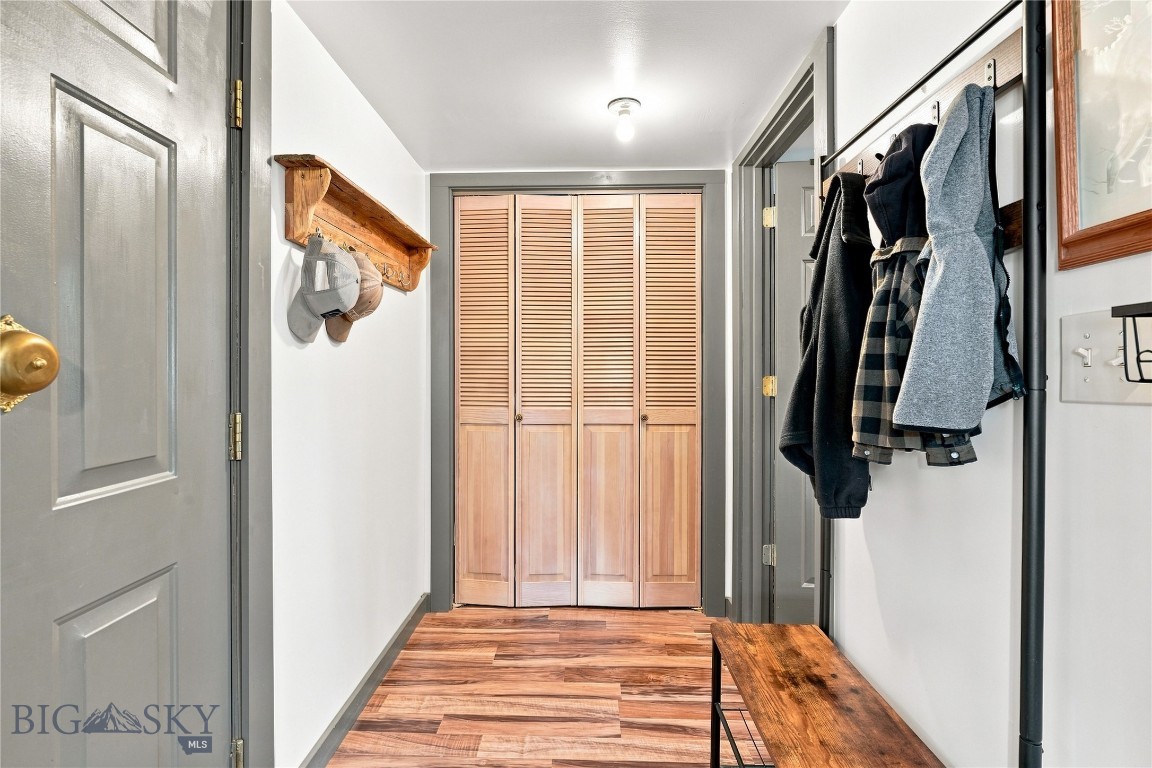 506 1st W Property Photo 14