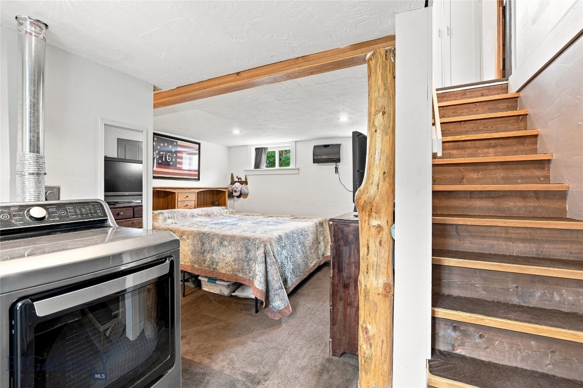 506 1st W Property Photo 18