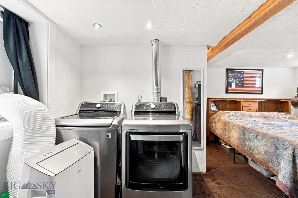 506 1st W Property Photo 19