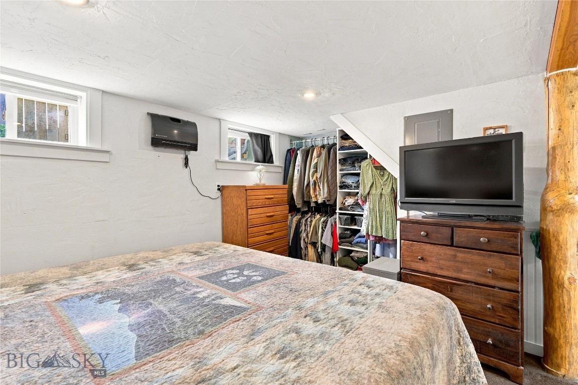 506 1st W Property Photo 20