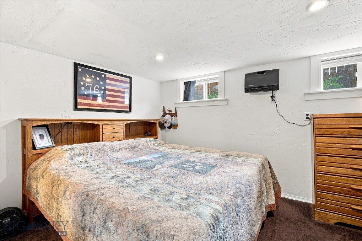 506 1st W Property Photo 22