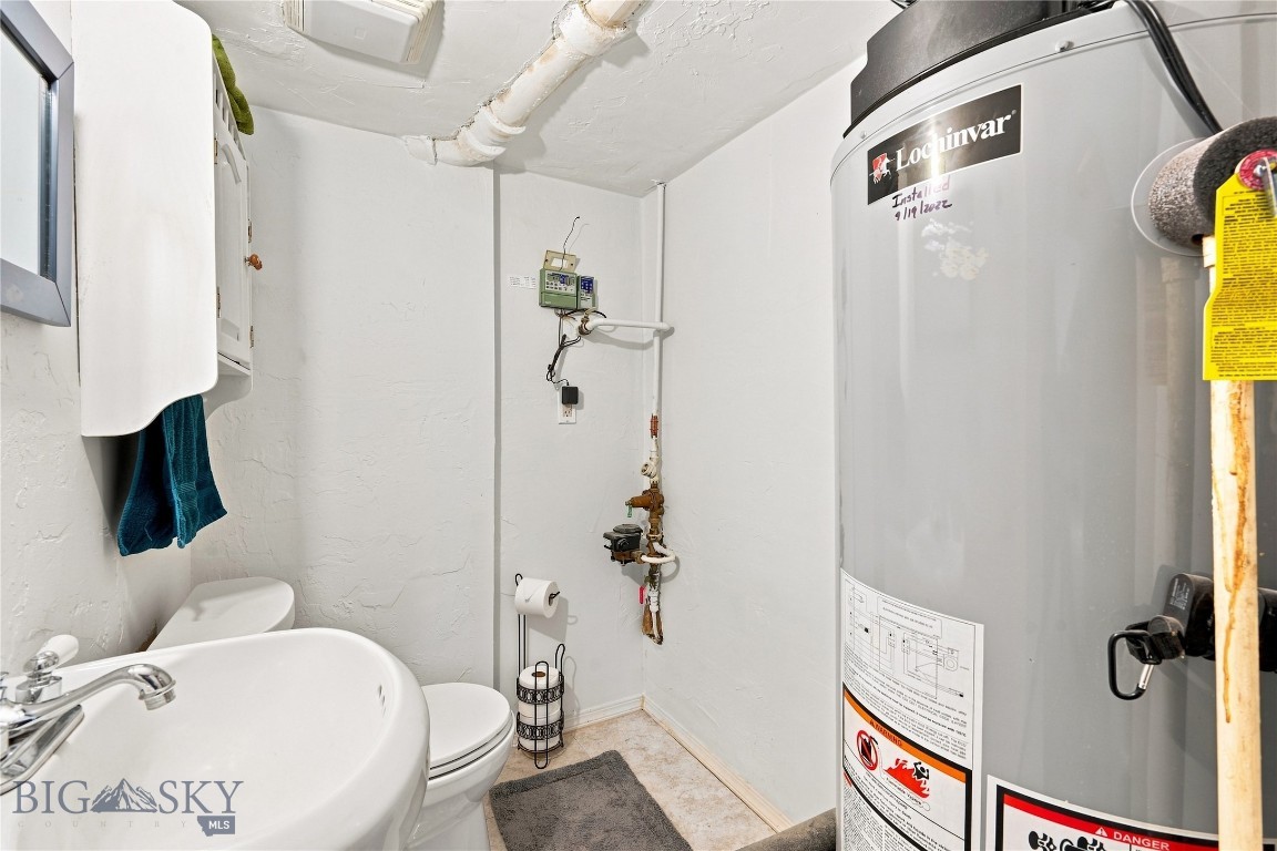 506 1st W Property Photo 24