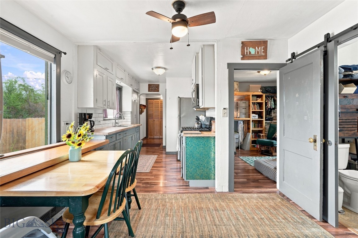 506 1st W Property Photo 26