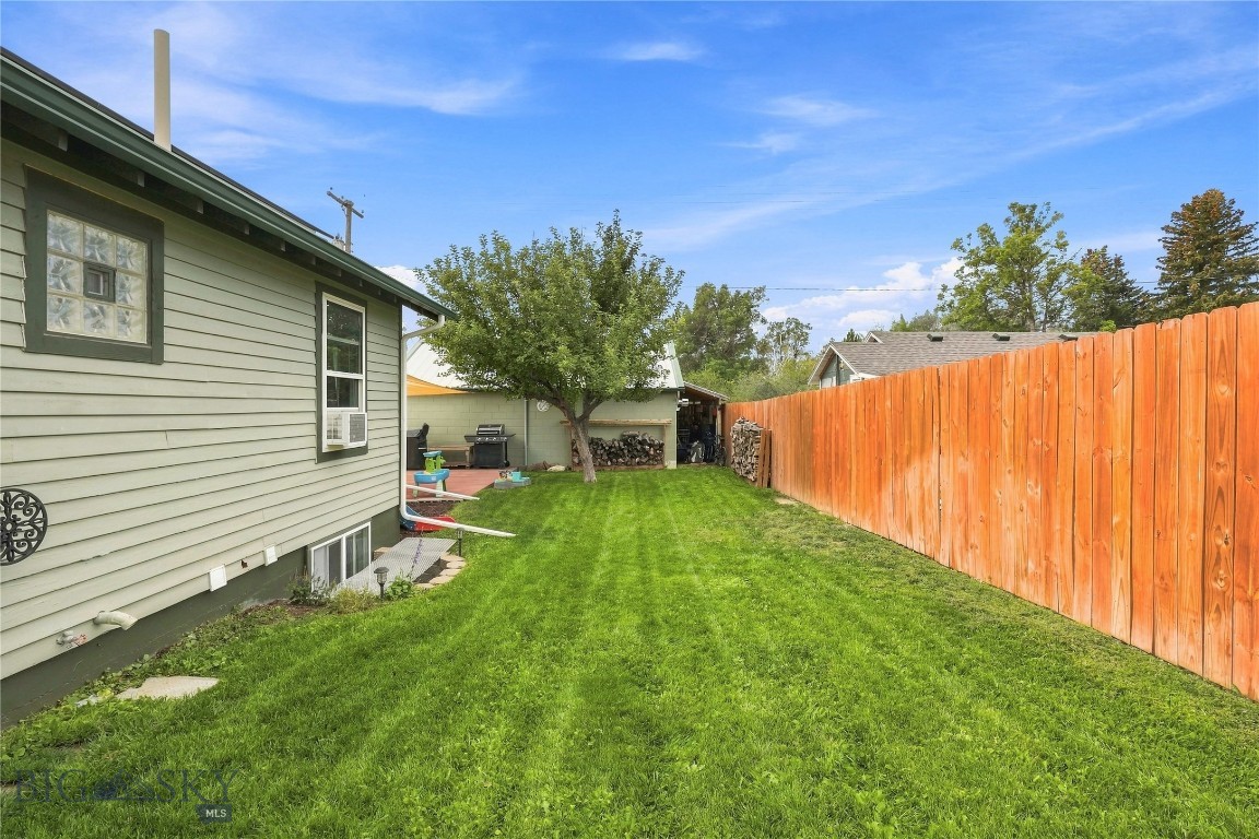 506 1st W Property Photo 39