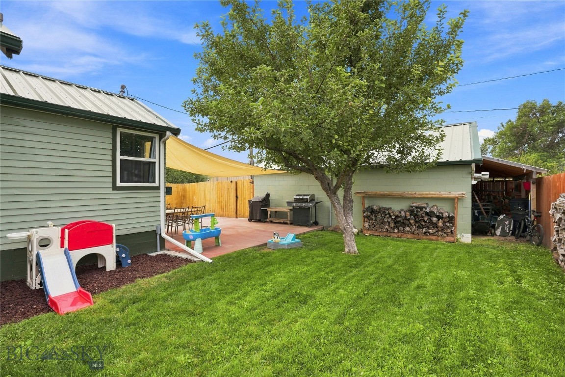 506 1st W Property Photo 40