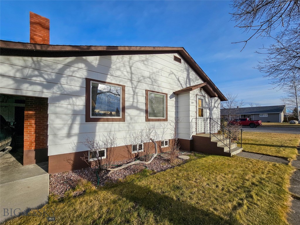 619 Everett Street Property Photo 3