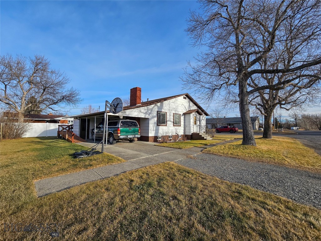 619 Everett Street Property Photo 5