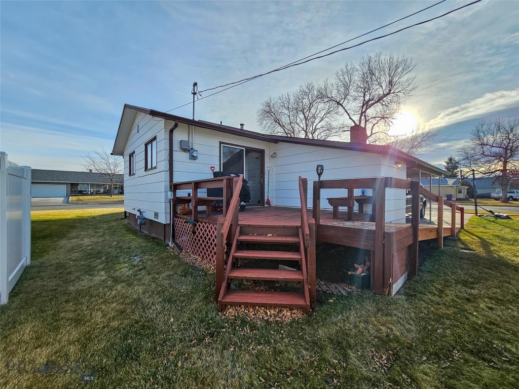 619 Everett Street Property Photo 9