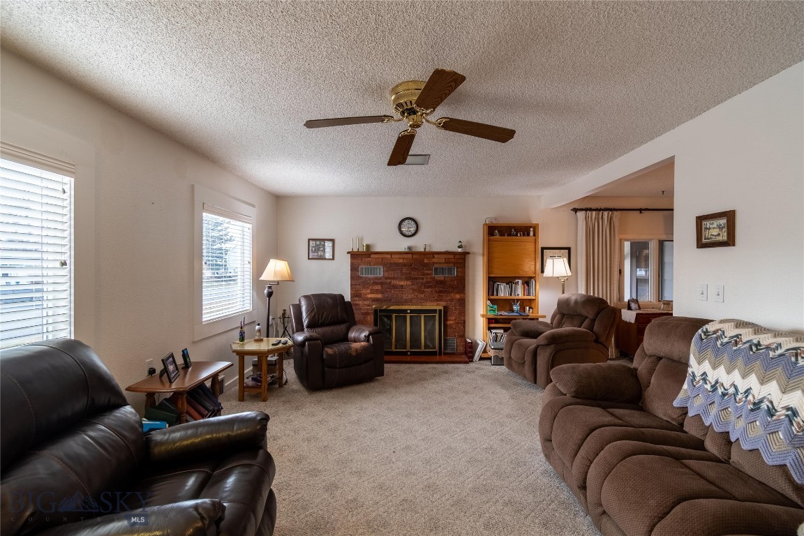 619 Everett Street Property Photo 10