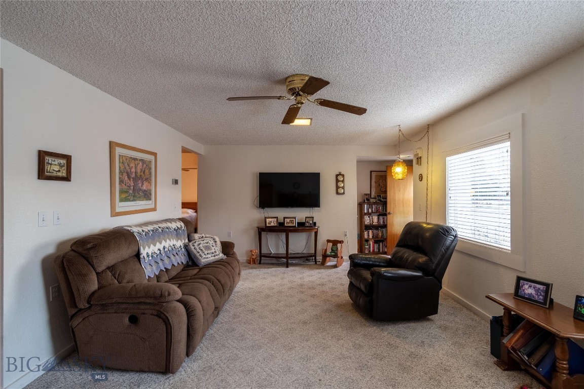 619 Everett Street Property Photo 11