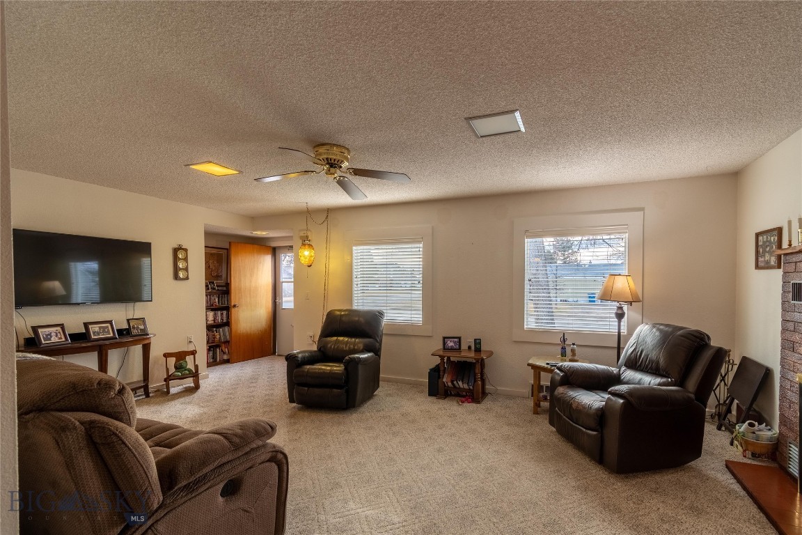 619 Everett Street Property Photo 12