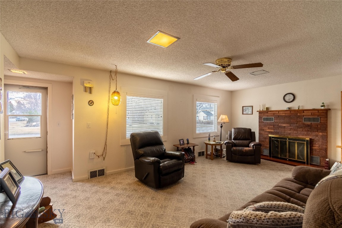 619 Everett Street Property Photo 14