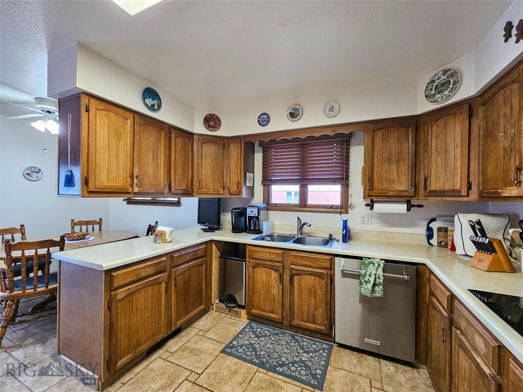 619 Everett Street Property Photo 24