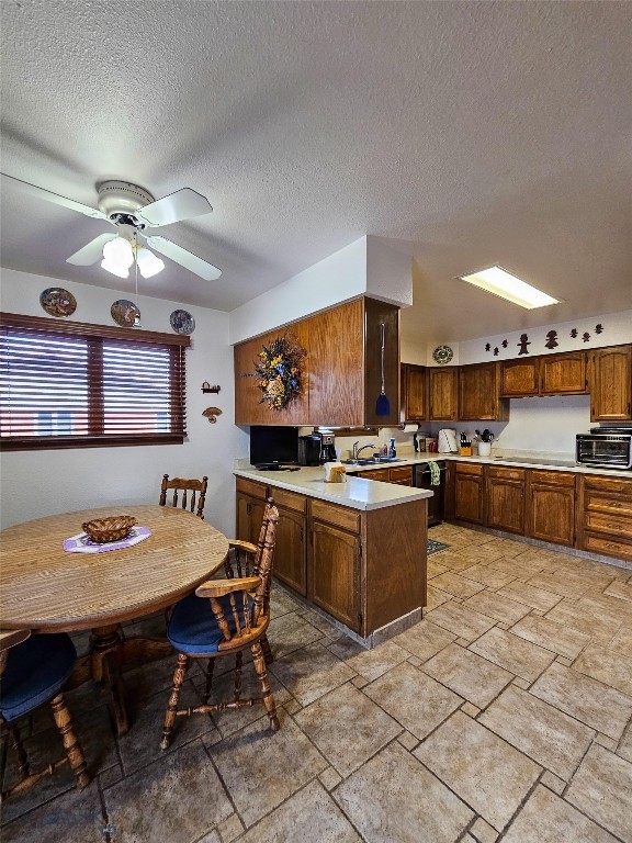 619 Everett Street Property Photo 25