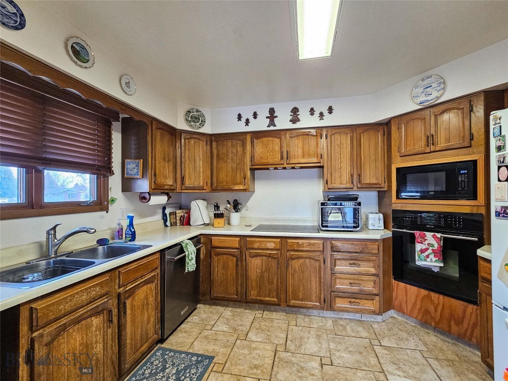 619 Everett Street Property Photo 45