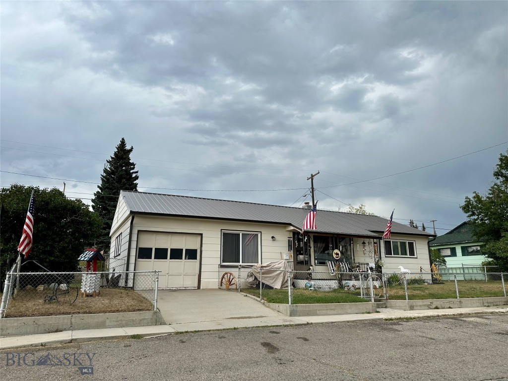835 16th Street Property Photo 1