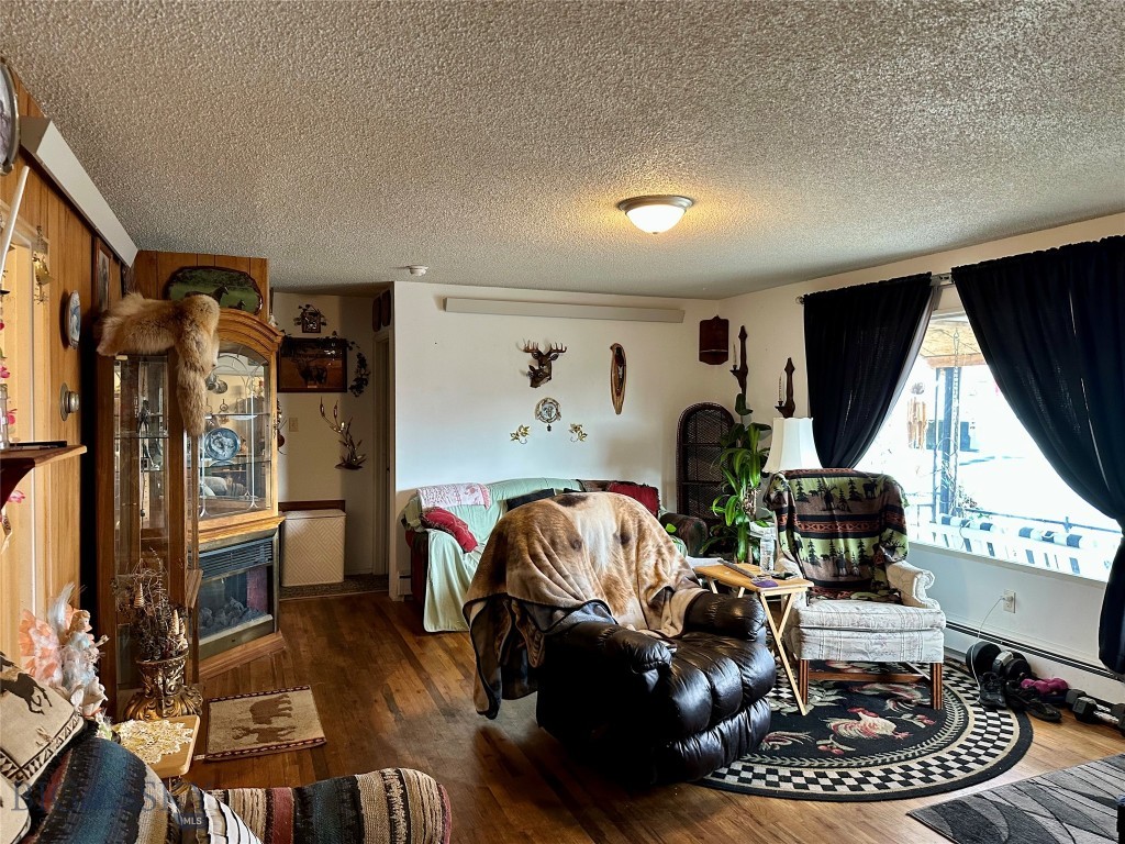835 16th Street Property Photo 2