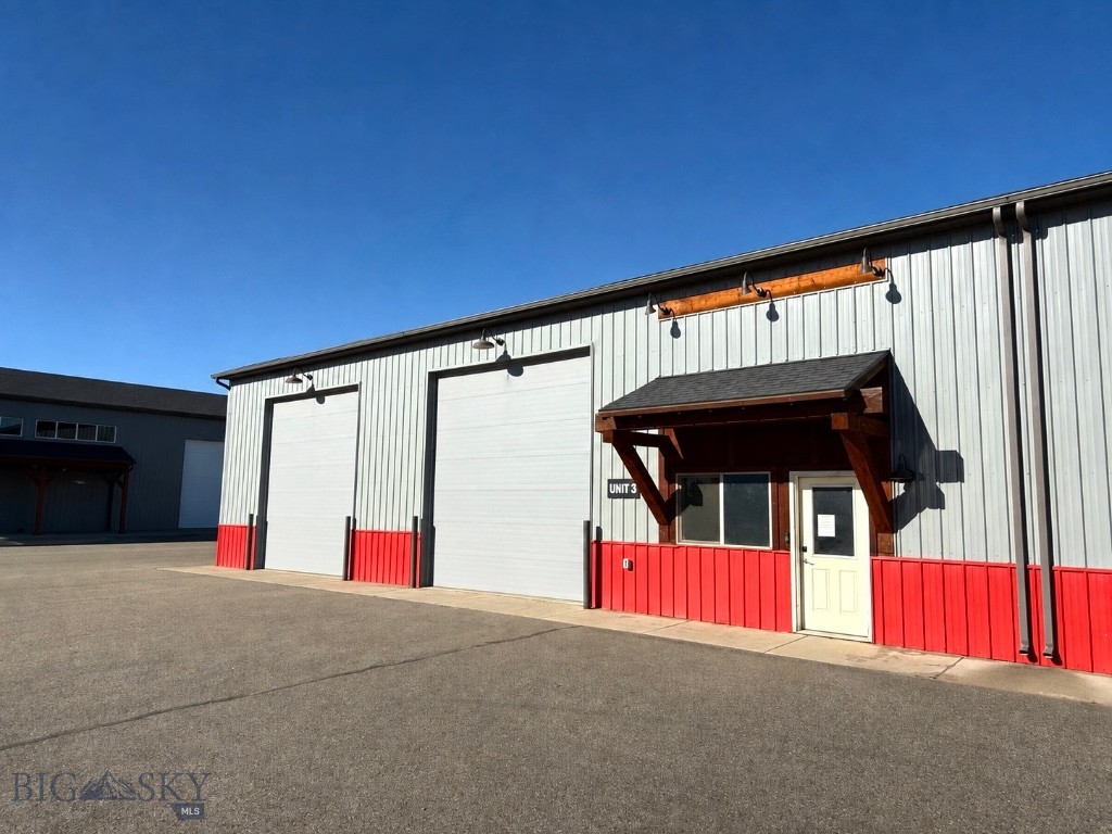 190 Skyway Boulevard 3 Property Photo 2