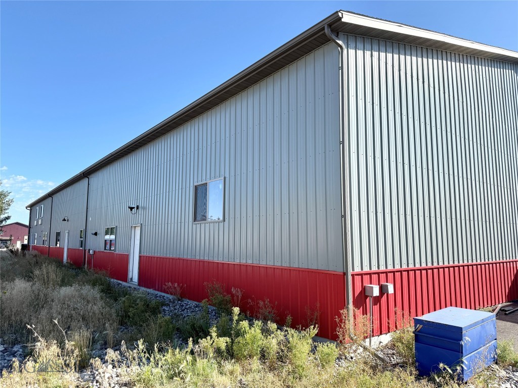 190 Skyway Boulevard 3 Property Photo 3