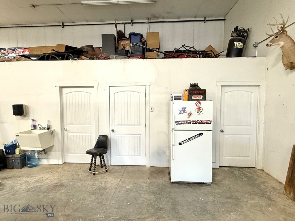 190 Skyway Boulevard 3 Property Photo 13