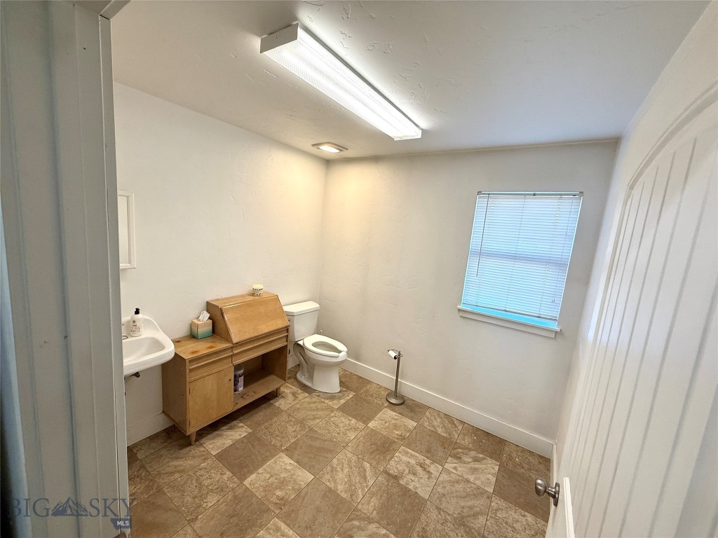 190 Skyway Boulevard 3 Property Photo 14
