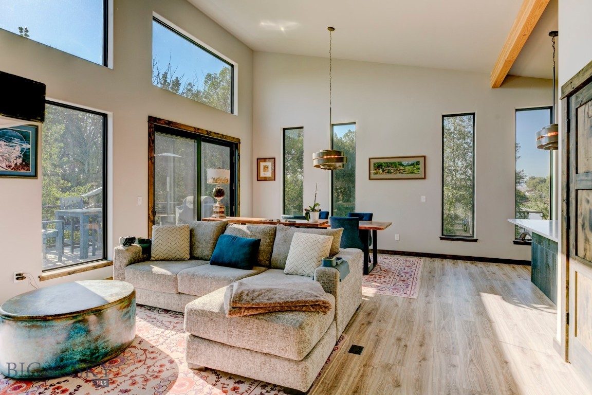 407 Short Street Property Photo 10