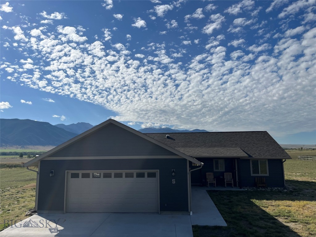 5 Fraker Loop Property Photo 1