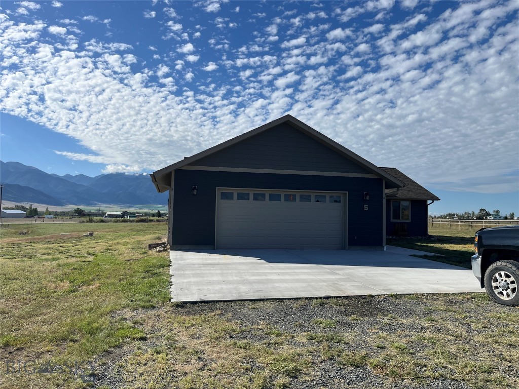 5 Fraker Loop Property Photo 25
