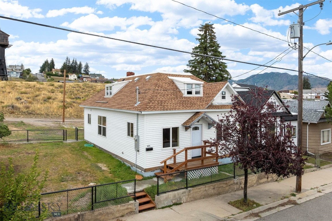 625 W Iron Street Property Photo 1